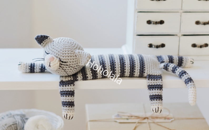 Long Sleepy Cat Crochet Amigurumi Handmade Toys_ LSCCAHT0001